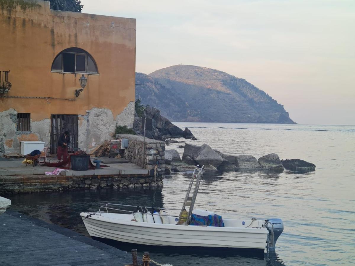 Lipari Centro Storico Flat 6 Mins From Port Apartment ภายนอก รูปภาพ